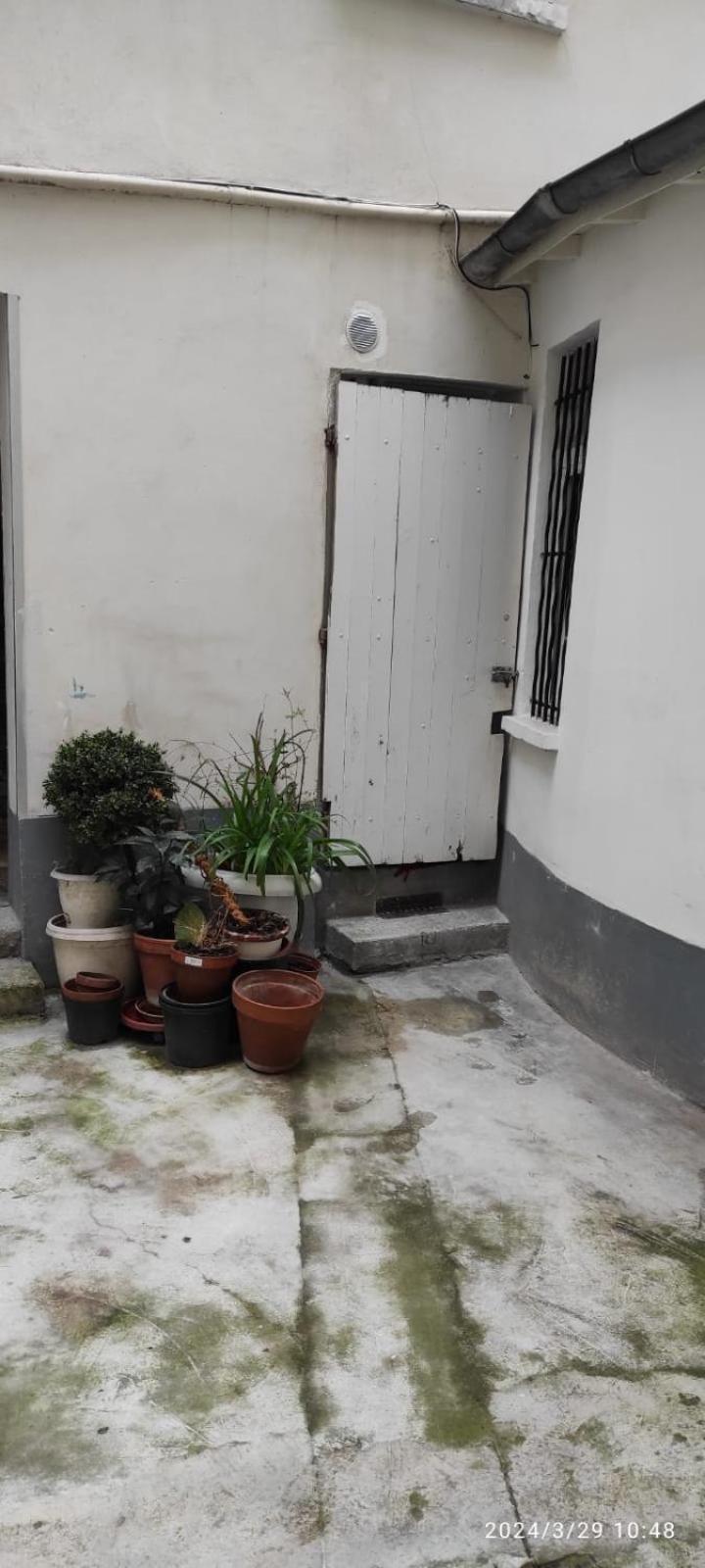 Studio Paris Luaran gambar