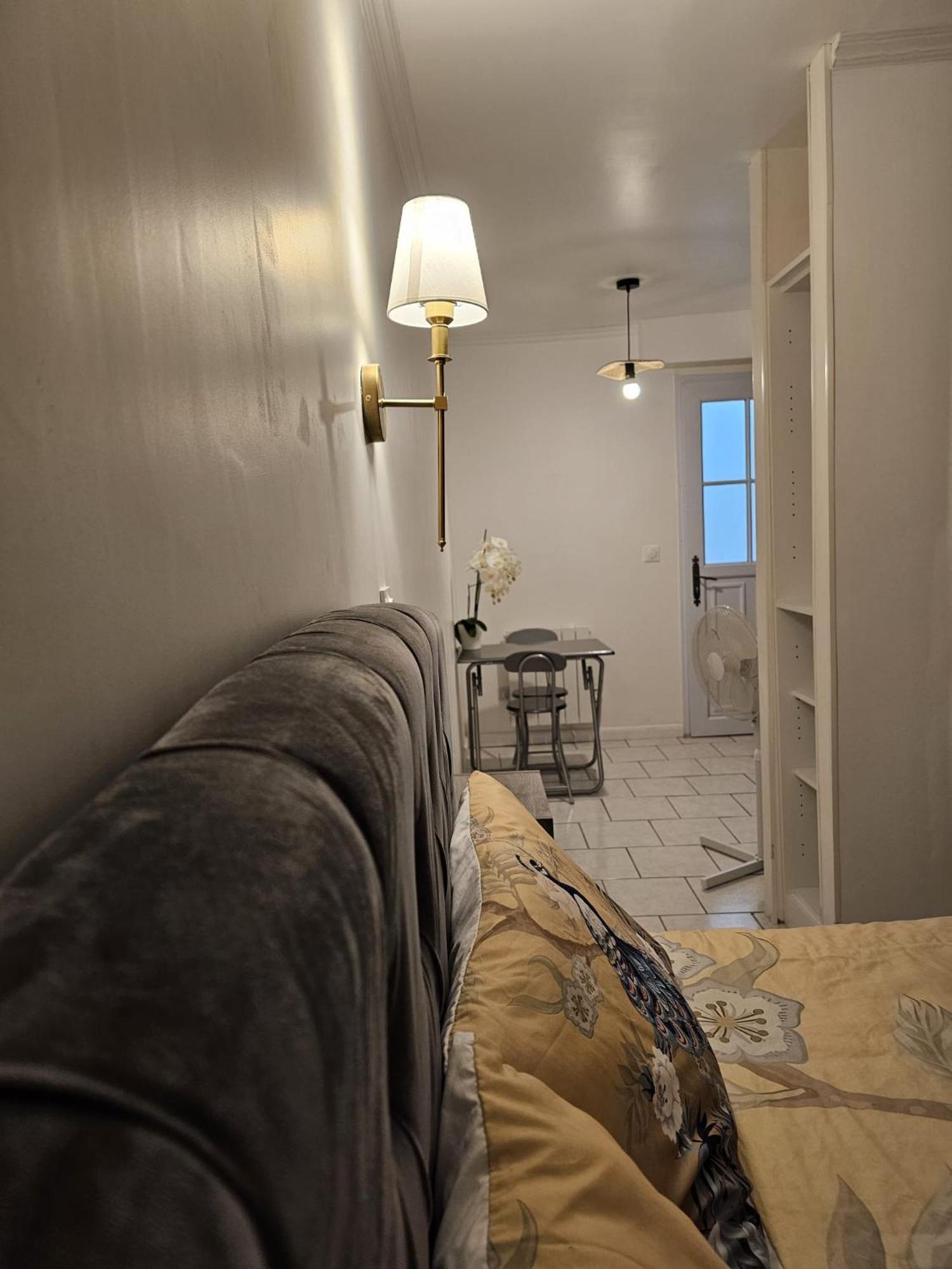 Studio Paris Luaran gambar